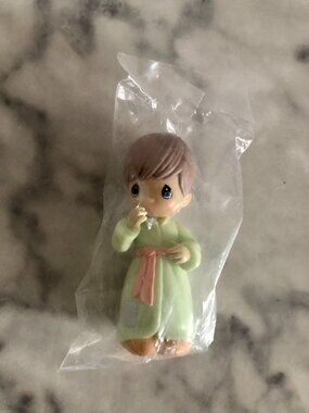 NIB Precious Moments Boy in Green Robe Jesus Loves Me 2002 Brand New Sealed